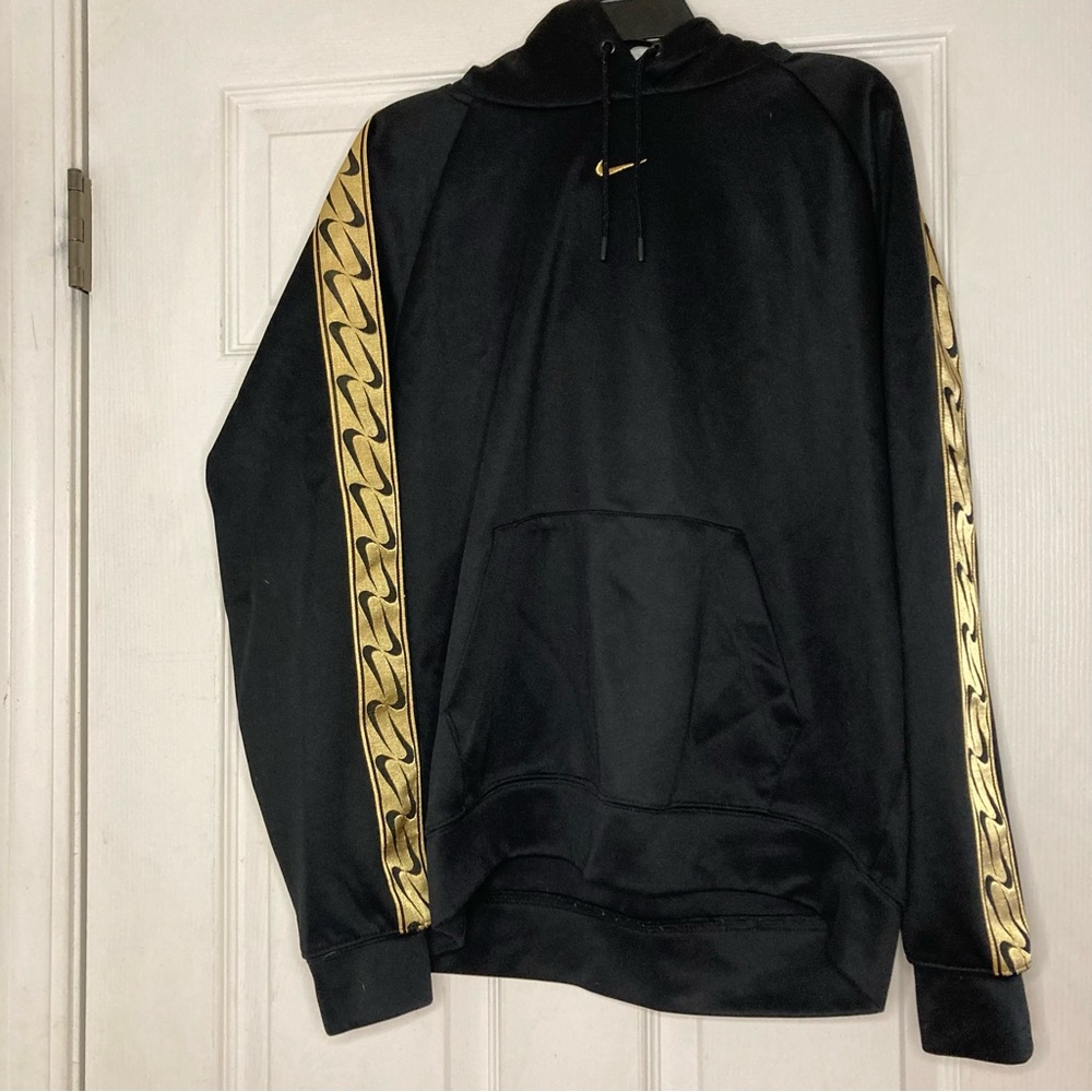 Women’s Nike sweatshirt size medium